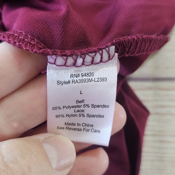 Tempted Hearts Burgundy Long Sleeve Cold Shoulder Lace Shirt Size Large - Picture 10 of 15